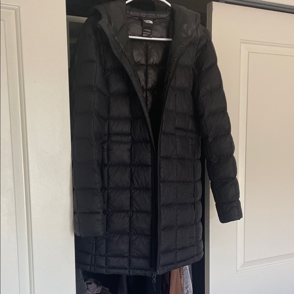 The North Face Metropolis Women's Long Black Puffer Coat - Picture 1 of 8